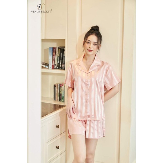 Bộ pijama satin short sọc dọc pin