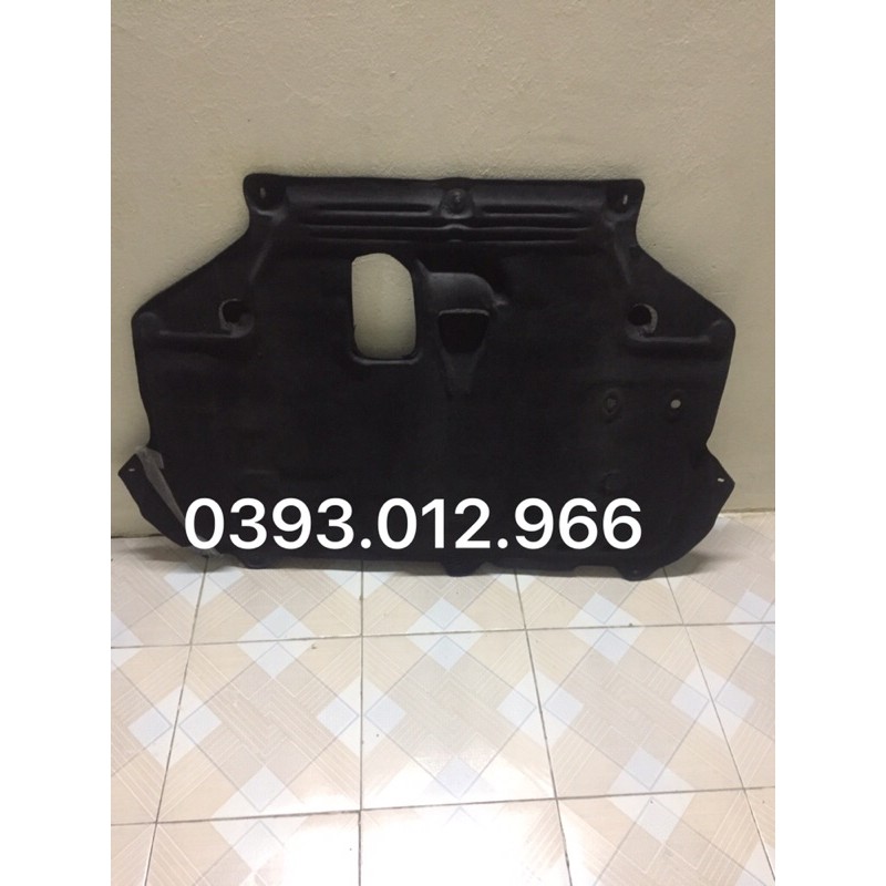 CHẮN BÙN GẦM GIỮA FORD FOCUS