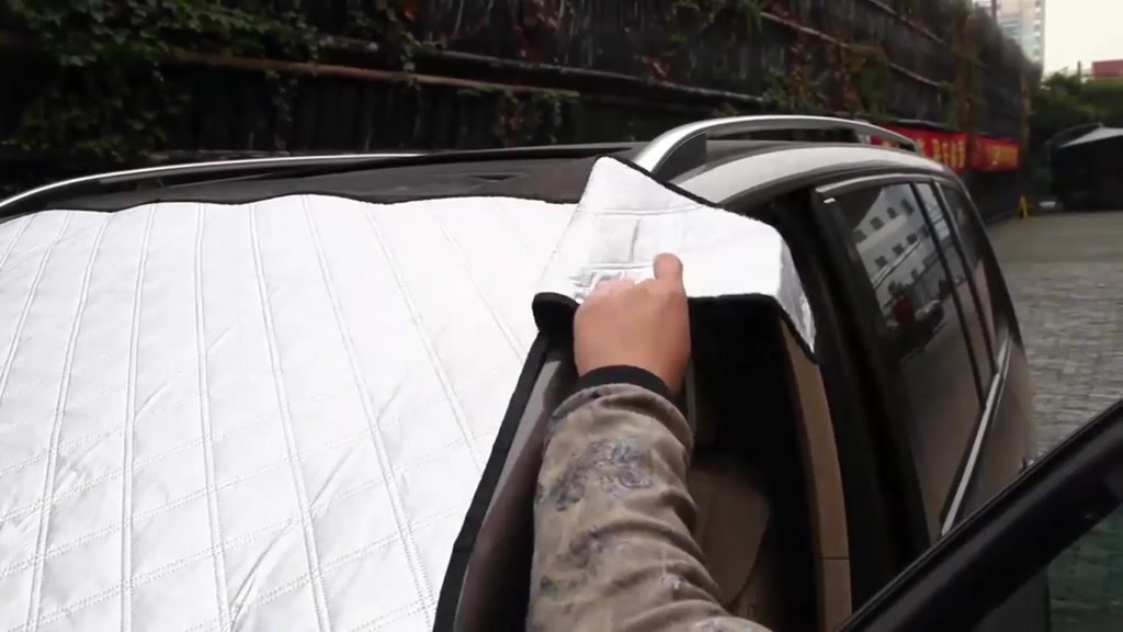 Tấm bạt che chắn nắng ngoài kính lái ô tô 4 lớp tráng nhôm cách nhiệt cao cấp tích hợp nam châm và dây cài cố định | BigBuy360 - bigbuy360.vn