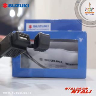 Sạc điện thoại usb suzuki lắp cho xe máy