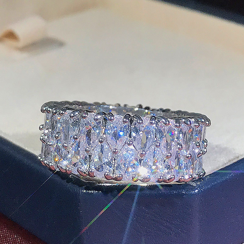 Nhẫn Đính Đá Zircon Sang Trọng