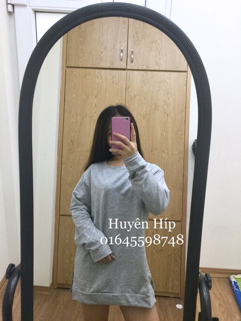 Áo pull trơn bo tay xẻ vạt video thật và ảnh thật mình tự mặc chèn tên | BigBuy360 - bigbuy360.vn