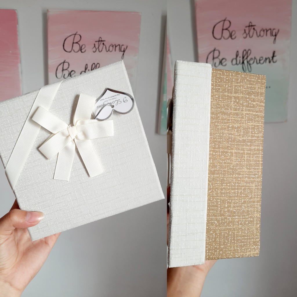 Hộp quà hình vuông loại 15cmx15cm cao 7,5cm | BigBuy360 - bigbuy360.vn