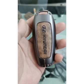 Ốp chìa khóa Hyundai Tucson 2023,  Santafe 2023, 2022, 2021 chất liệu hợp kim không han gỉ, chống va đập rơi vỡ hiệu quả