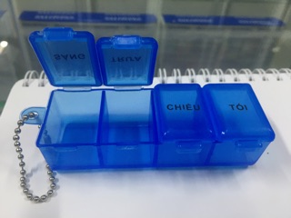 Dụng cụ phân thuốc ngày (nhỏ) 4 ngăn