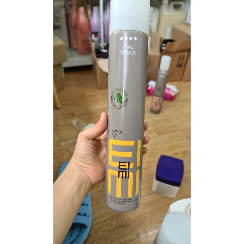 GÔM XỊT HOÀN THIỆN WELLA SUPER SET EXTRA STRONG FINISHING SPRAY 300ML