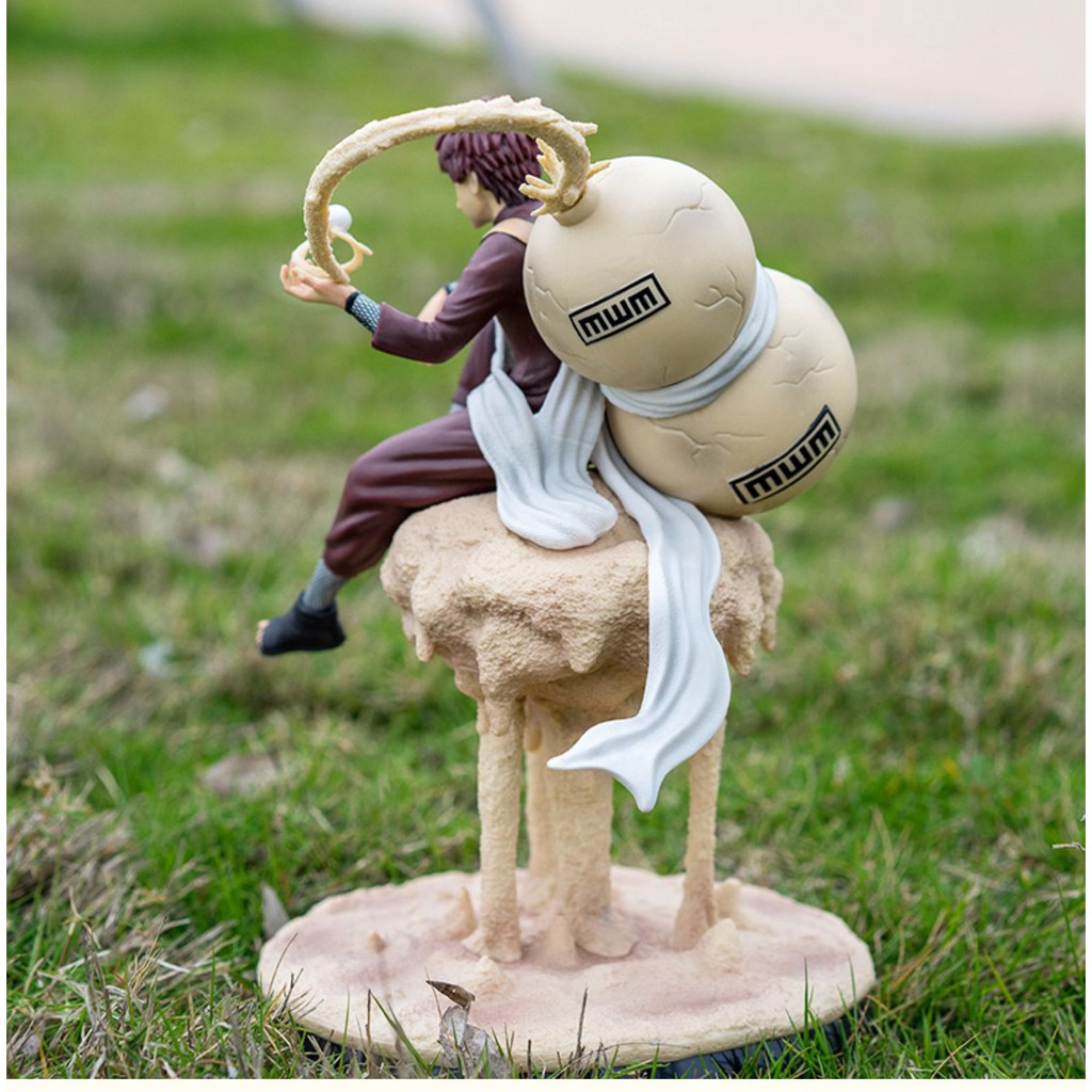 Mô hình Naruto Garra Gara nhất vĩ ngồi trên cát , cao 22cm
