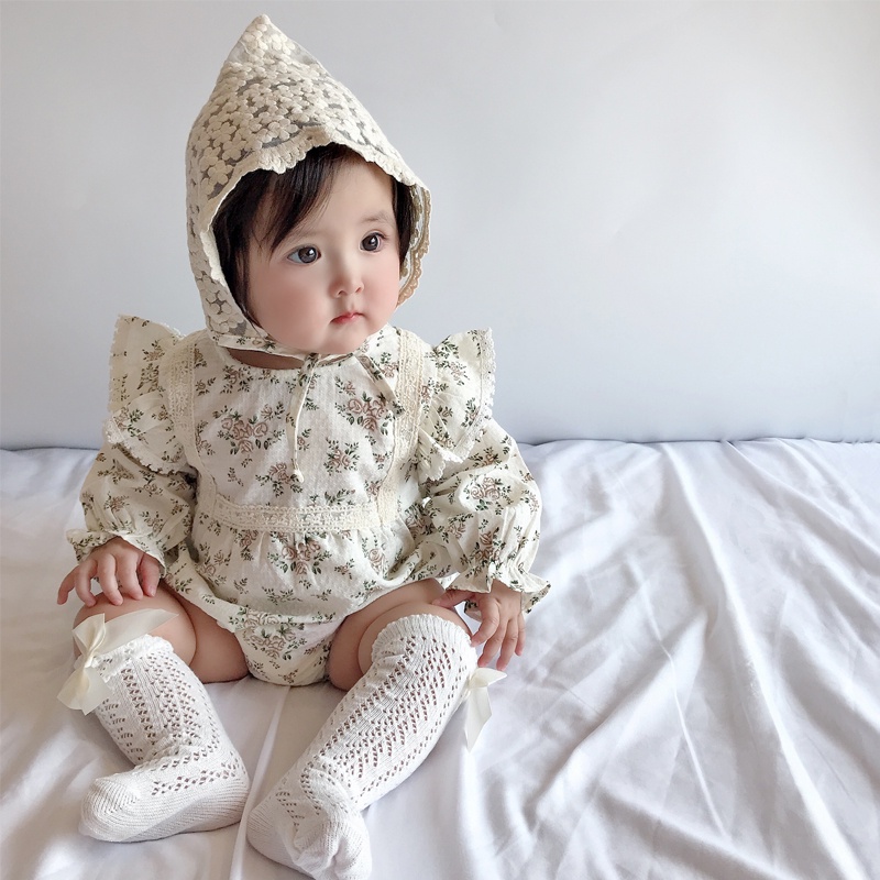 Áo liền quần dài tay họa tiết hoa và mũ ren cho bé gái sơ sinh