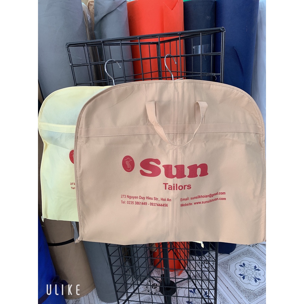 Túi trùm veston vải không dệt kem đậm hiệu SUN TALOR dây kéo vòng bảo vệ áo vest nam nữ chống bụi có quai xách
