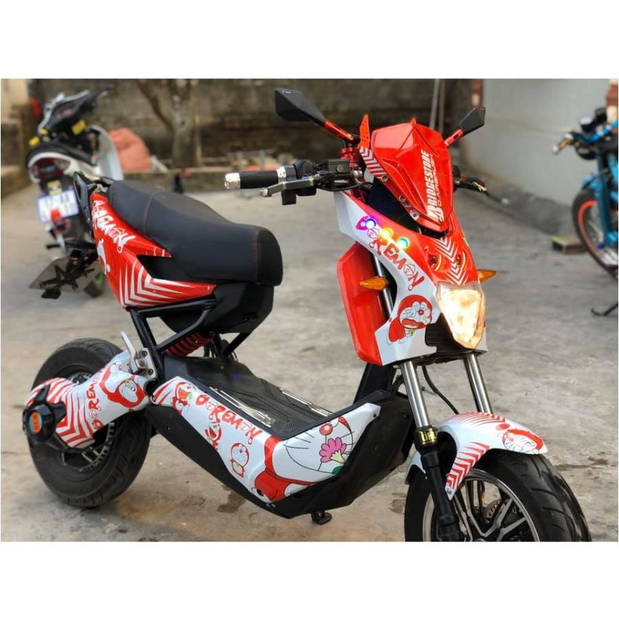Tem Trùm Xe Điện Xmen Doremon Đỏ Trắng