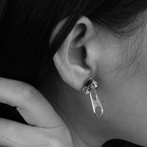 Khuyên tai họa tiết khóa kéo thời trang cho nữ