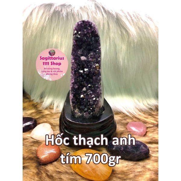 Hốc tinh thể đá màu tím tặng kèm đế