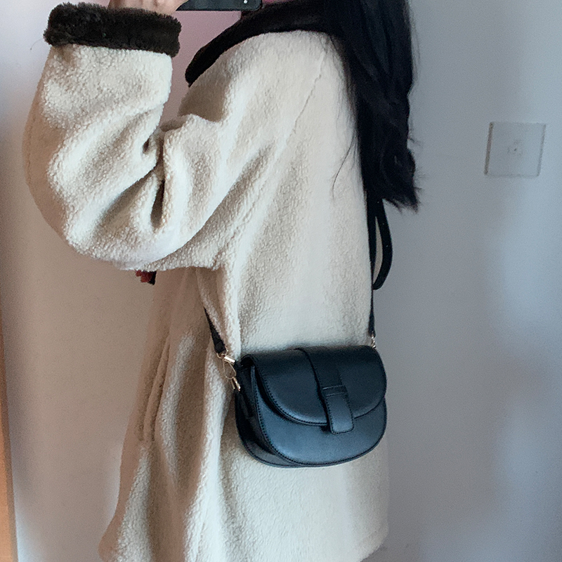 Túi đeo dưới cánh tay/ đeo chéo IELGY thời trang dễ phối đồ cho nữ