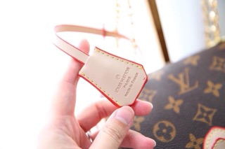 Túi LV dáng bầu . 2 màu