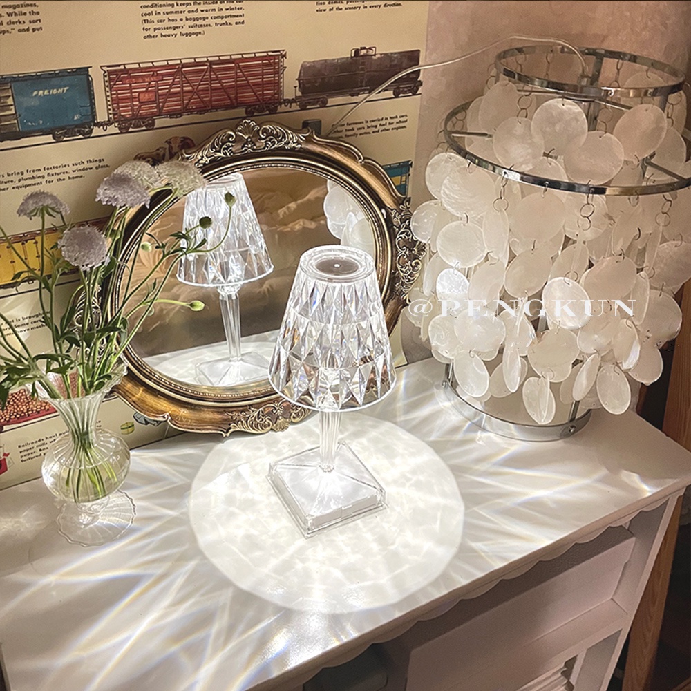 Đèn Pha Lê Để Bàn Sạc Usb Ba Màu Sang Trọng Phong Cách Ý