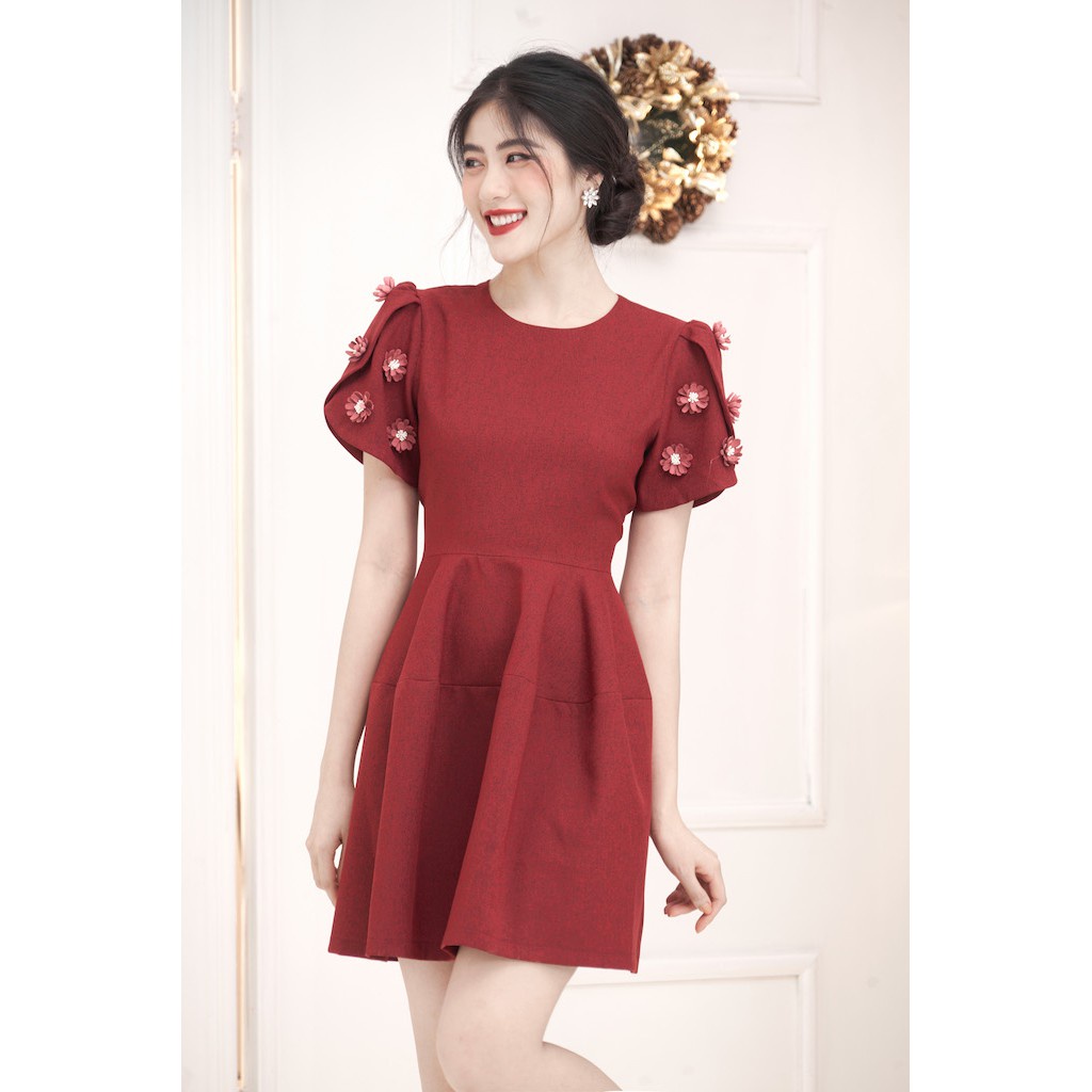 RẬP - Đầm Đỏ Tay Đấp Có Đính Hoa Tùng Xòe  - MERRY 19