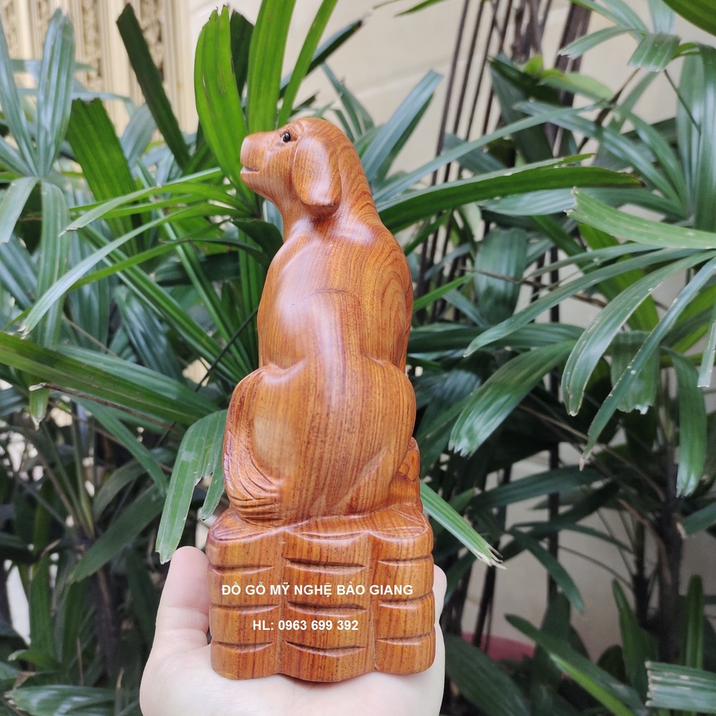 Tượng con chó gỗ hương cao 20 cm