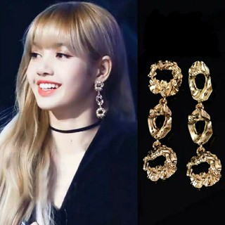 Hoa tai dự lễ trao giải GDA của Lisa (BlackPink)