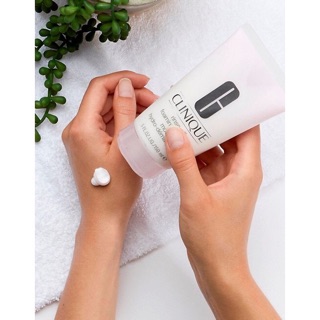 Sữa rửa mặt Clinique Rinse-Off Foaming Cleanser (unbox)