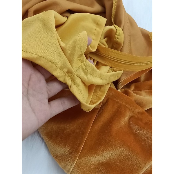 Đầm nhung body 2 dây của Rose, màu vàng