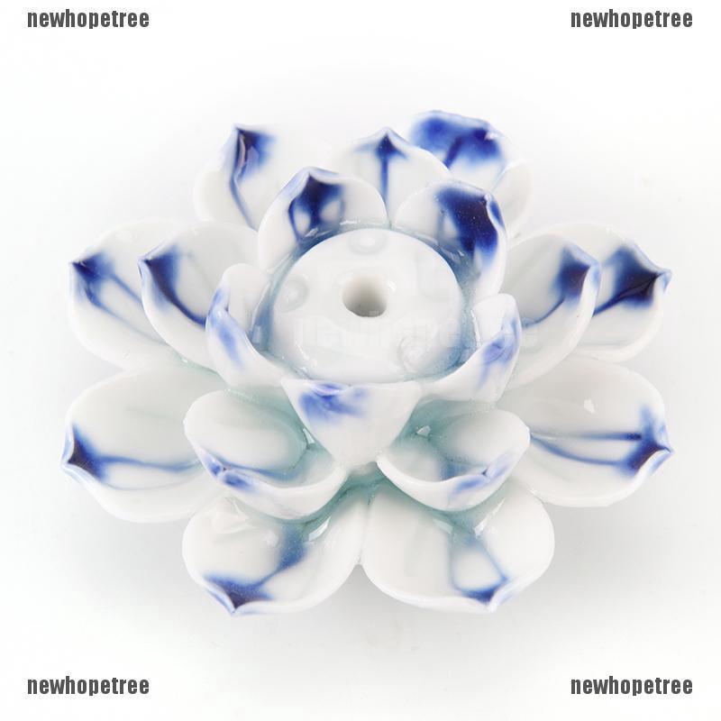 Đế lư hương thiết kế hình hoa sen bằng sứ độc đáo