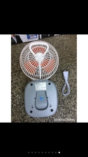 Quạt tích điện mini kèm đèn led