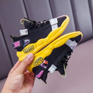 Giày thể thao bé trai bé gái