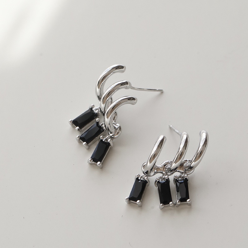 Khuyên Tai Đính Đá Zircon Đen Phong Cách Hàn Quốc Cổ Điển Độc Đáo