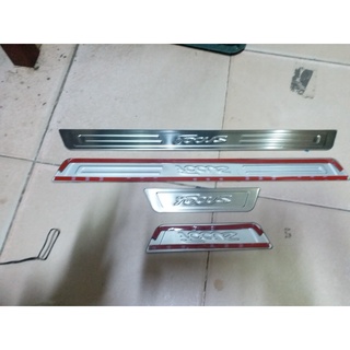 Bộ 4 ốp Nẹp chân ngoài inox xe Focus đời 2010 đến 2020