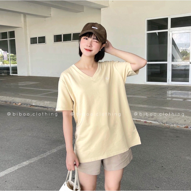 BIBOO - Áo thun cổ V tay ngắn form rộng thêu hình mặt cười