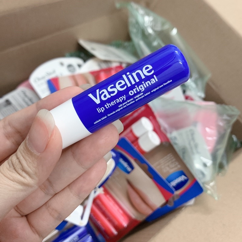 DƯỠNG MÔI VASELINE DẠNG THỎI