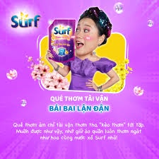Nước xả vải Surf Hương cỏ hoa lôi cuốn Túi 750ML