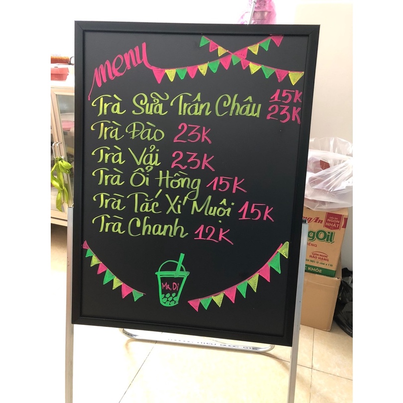 Bảng menu gỗ đen có kệ viết phấn
