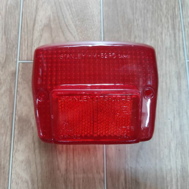 Nắp chụp hậu xe honda cub 82 DD đèn vuông