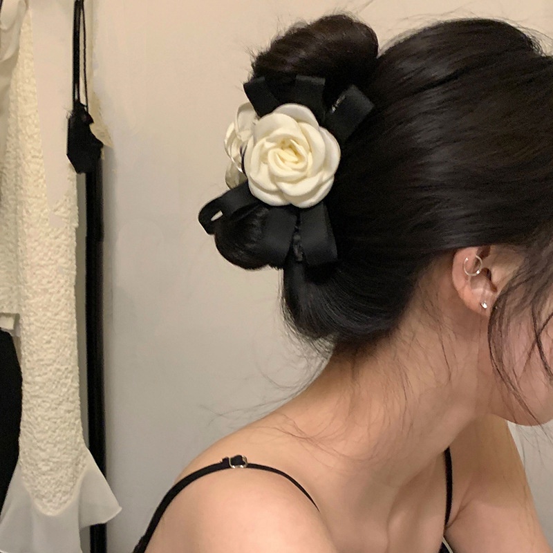 Kẹp Tóc Đính Hoa Trà Và Cá Mập Thời Trang Hàn Quốc