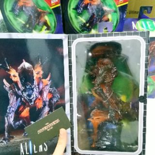 Mô hình NECA Rhino Alien