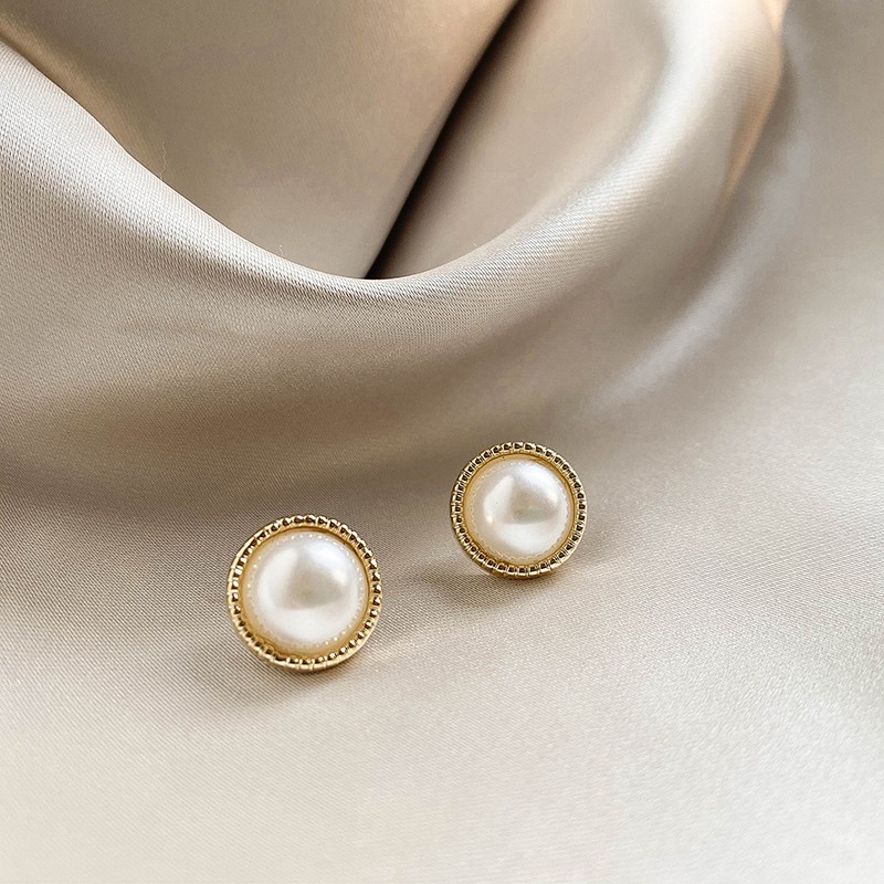 Korean pearl earrings new French elegant and exquisite retro earrings