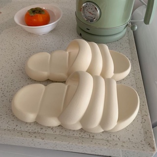 Dép bánh mì hình con sâu