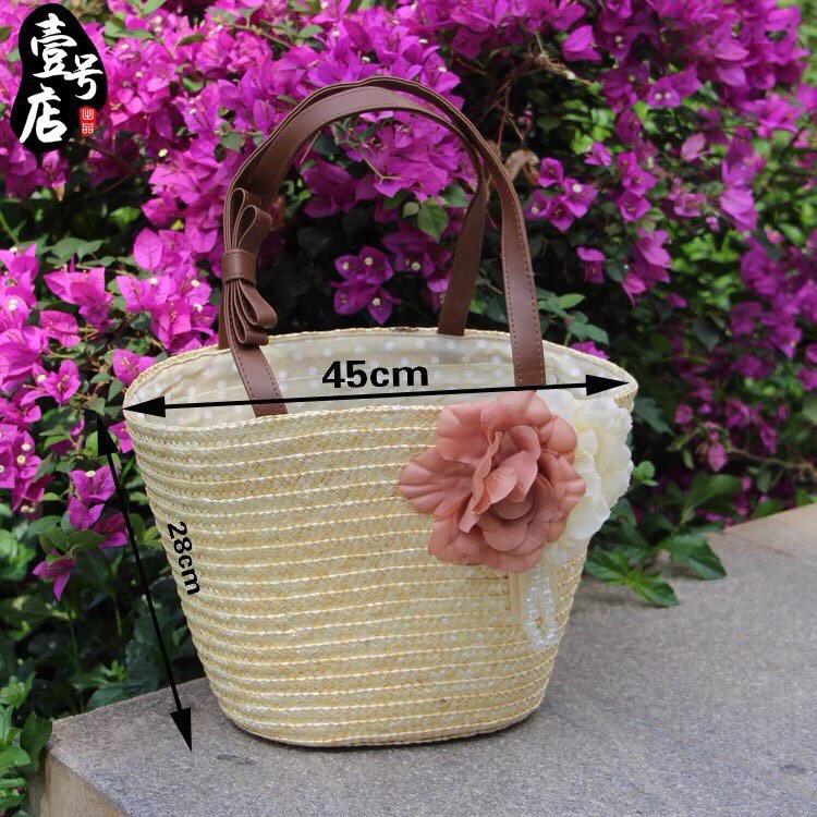 Giỏ cói rơm  Vintage Tote dây da - phụ kiện 2 bông hoa và dây ngọc