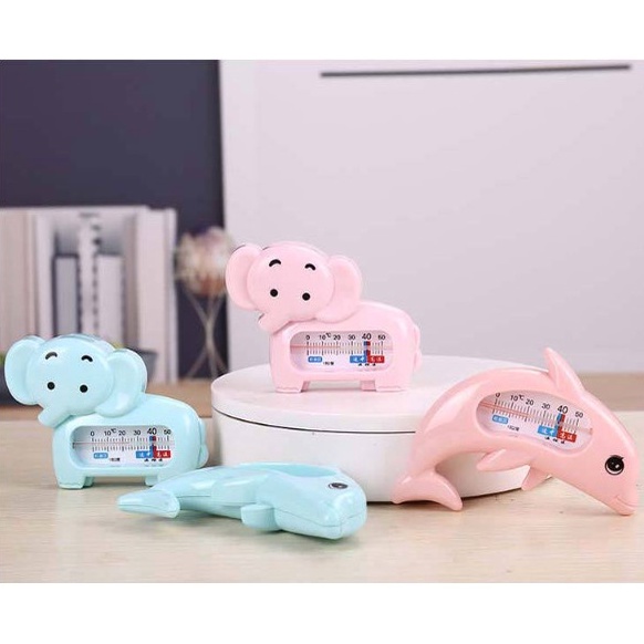 Đo nhiệt độ nước tắm cho bé hình voi con