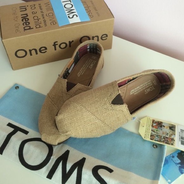 Giầy TOMS cói nâu