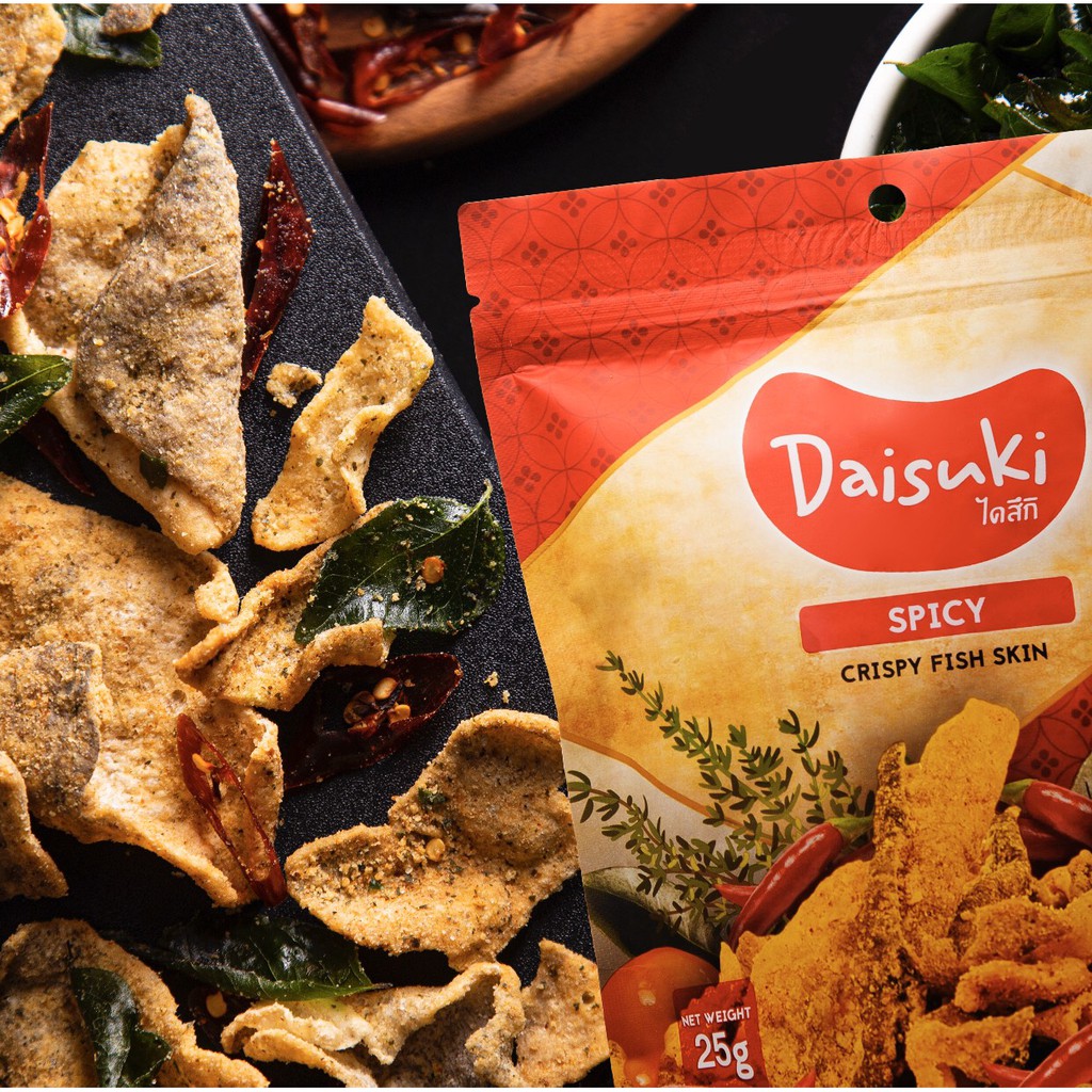 Snack da cá giòn trứng muối vị cay hiệu Daisuki | BigBuy360 - bigbuy360.vn