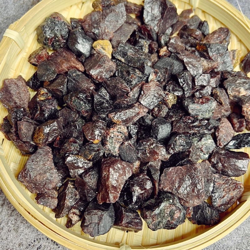 Đá thô Garnet đỏ sẩm T hanh H oá sưu tầm, reiki, thanh tẩy thiền định