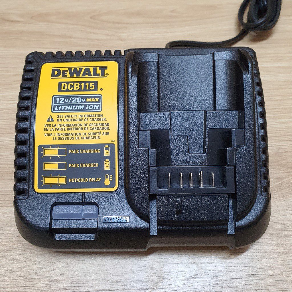 Sạc Dewalt DCB 115 (220V) Bảo Hành Chính Hãng 12 Tháng