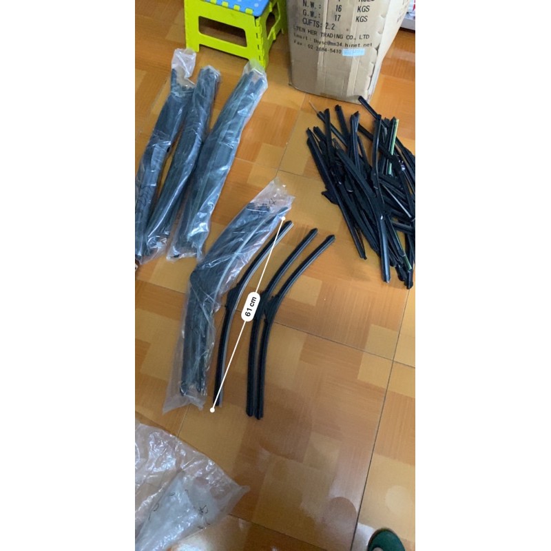 Gạt mưa xe ô tô các số giá như nhau 15k 1/cái