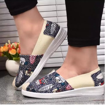 Giày lười Slip On đế mềm họa tiết chiếc lá (3 màu) | BigBuy360 - bigbuy360.vn