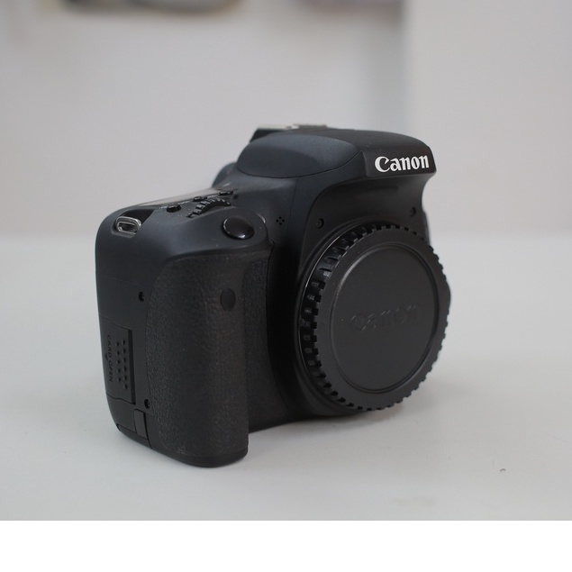 Bộ máy ảnh Canon EOS 8000D  kèm ống kính Canon EF-S 18-55mm STM