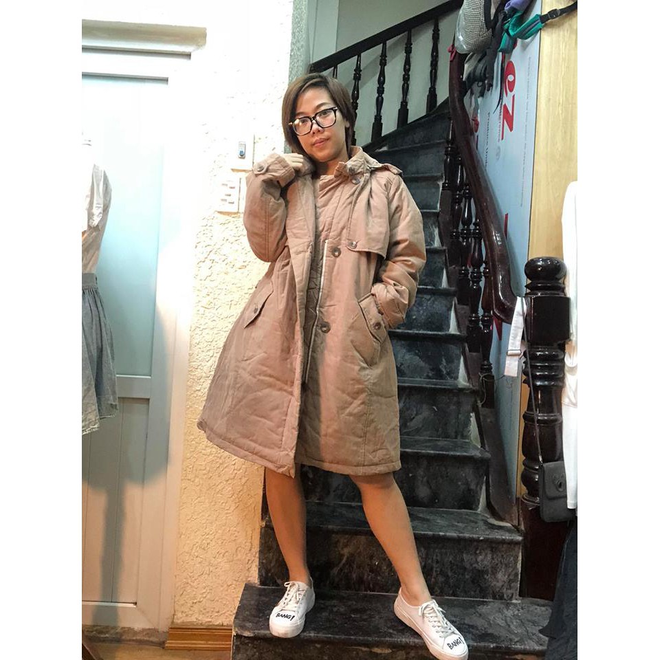 Áo khoác pakar nâu vàng.