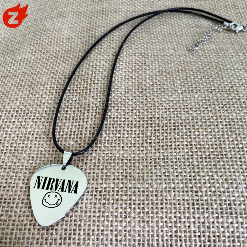 Bộ Đồ Chơi Nirvana Chất Lượng ✨Vòng cổ Da Mặt Hình Đàn Guitar Bằng Thép Không Gỉ