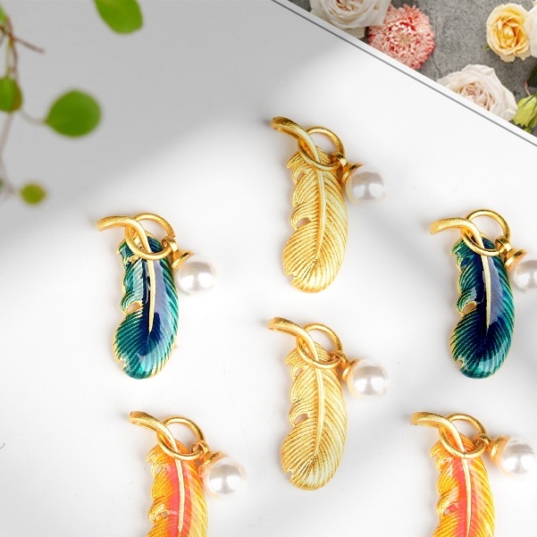 Mặt Dây Chuyền Lông Vũ Nhỏ Giọt Nước Ngọc Trai Tự Làm Thủ Công Mặt Dây Bện Màu Vàng Cát Chống Dị Ứng Có Khả Năng Nhận Diện Màu Sắc Cao Cổ Điển